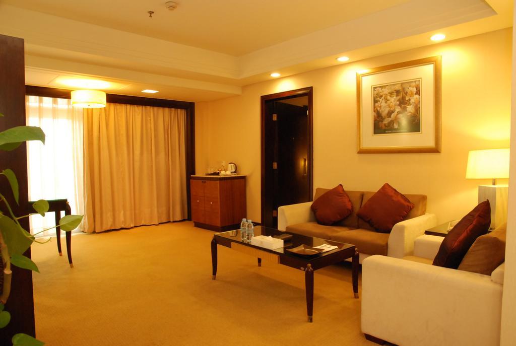 东莞君兰酒店 Grand Land Hotel Dongguan  Dış mekan fotoğraf