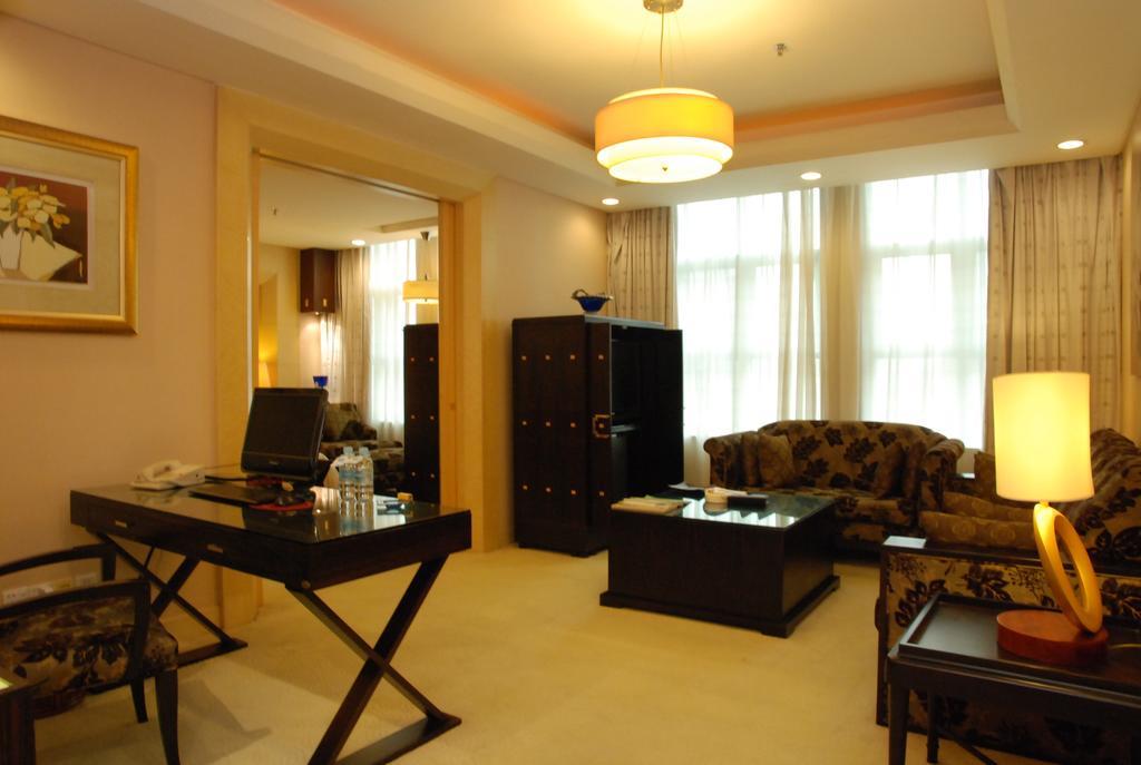 东莞君兰酒店 Grand Land Hotel Dongguan  Dış mekan fotoğraf